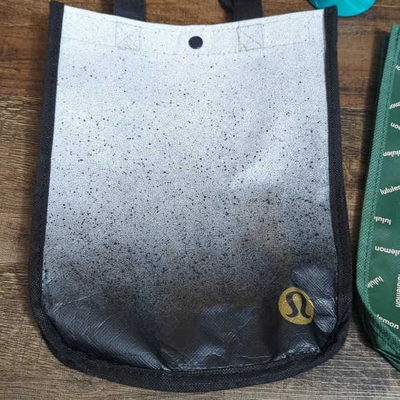 Lululemon - 2 Small Reusable Tote Gift Bags and Glass Water Bottle With Silicone - Picture 3 of 15